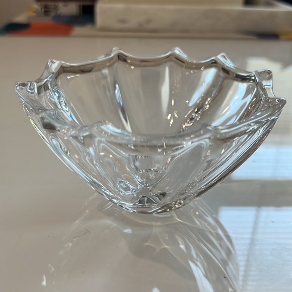 Vintage glass nut bowl - Picture 4 of 4